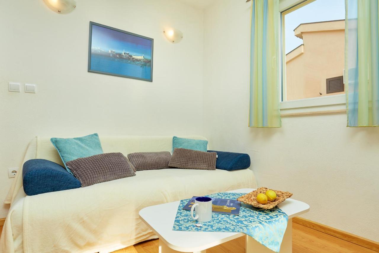 Apartments Zelic Tučepi Kamer foto