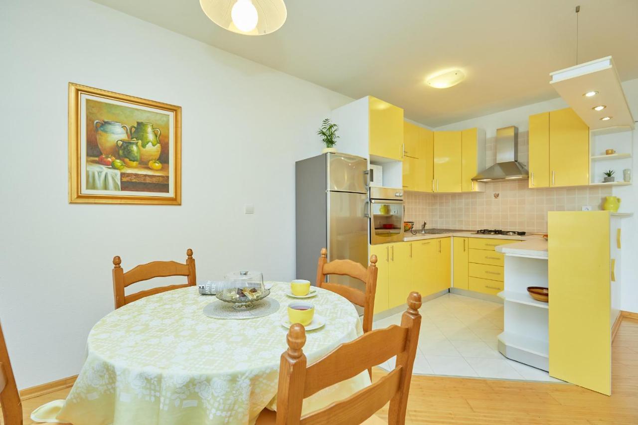 Apartments Zelic Tučepi Kamer foto