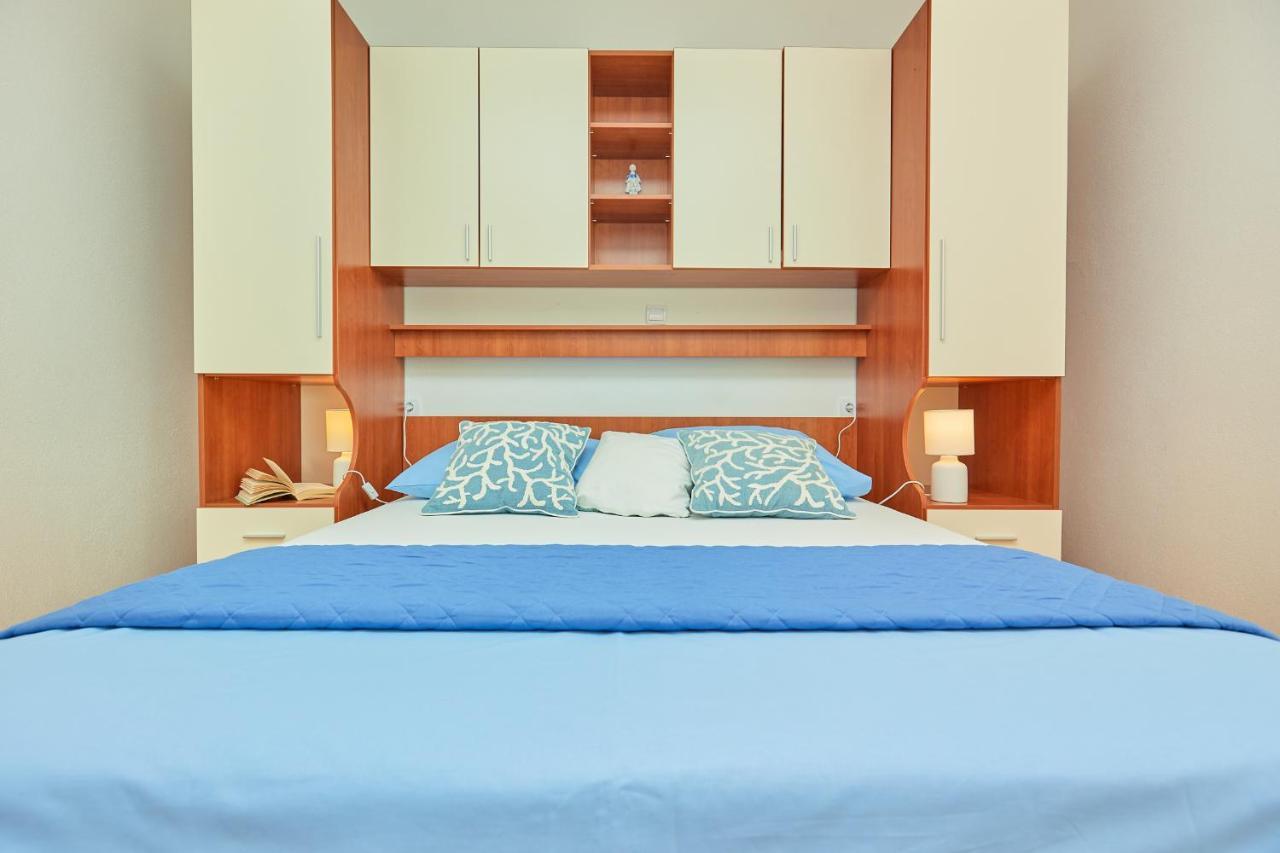 Apartments Zelic Tučepi Kamer foto
