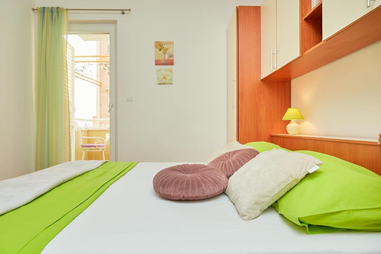 Apartments Zelic Tučepi Kamer foto