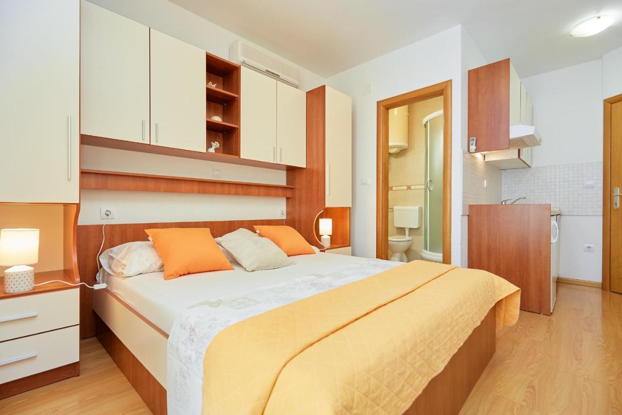 Apartments Zelic Tučepi Kamer foto