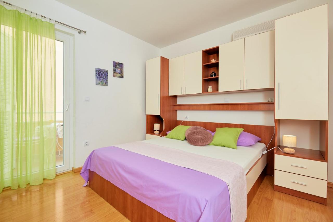 Apartments Zelic Tučepi Kamer foto