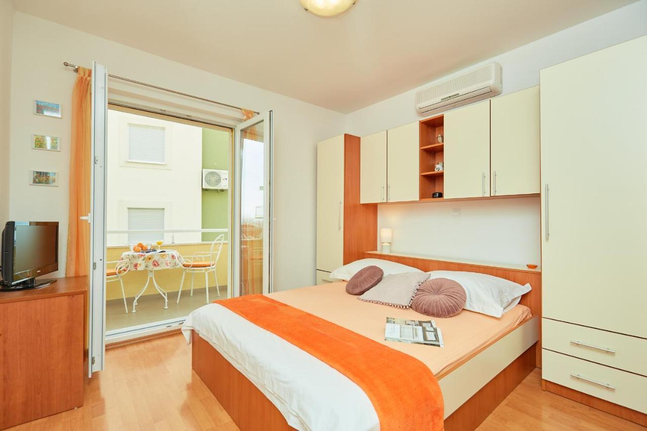 Apartments Zelic Tučepi Buitenkant foto