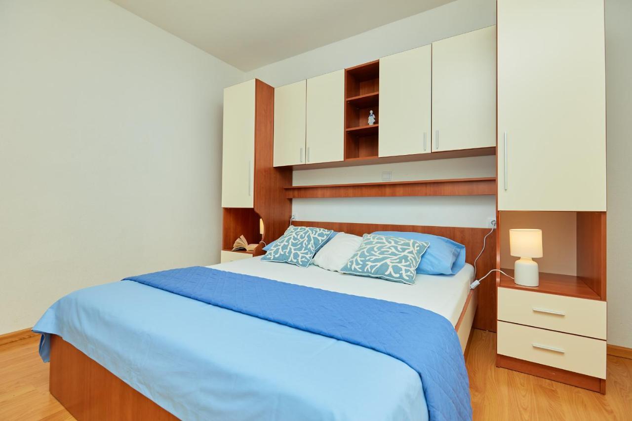 Apartments Zelic Tučepi Buitenkant foto