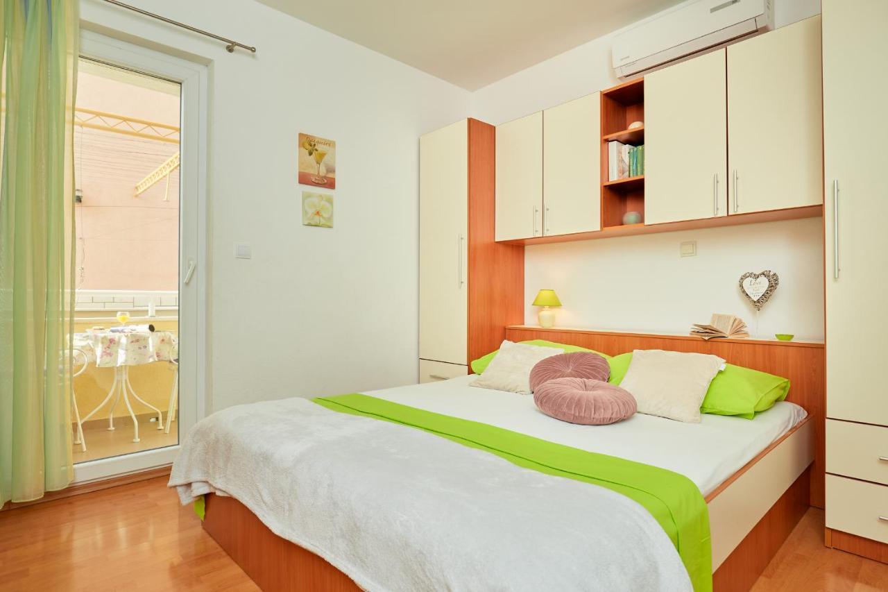 Apartments Zelic Tučepi Buitenkant foto